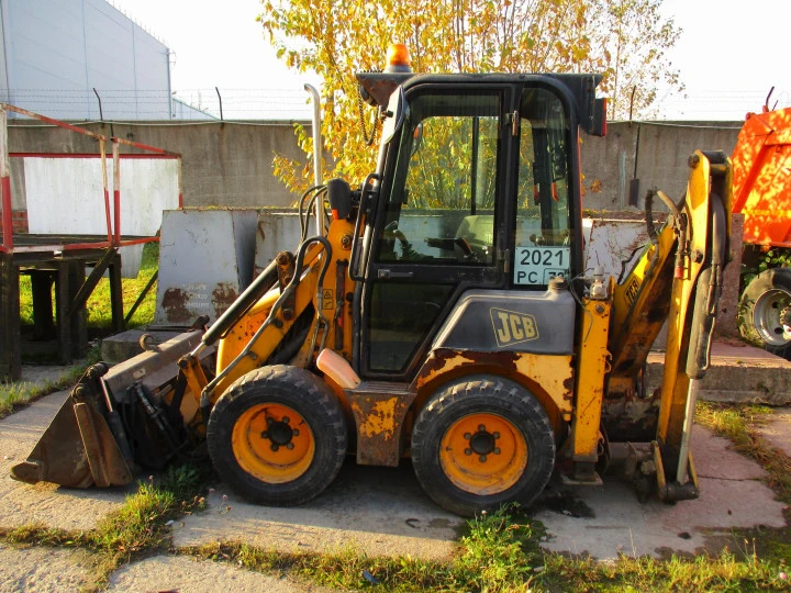 Экскаватор-погрузчик колесный JCB 1CX, регистрационный знак: 2021РС78